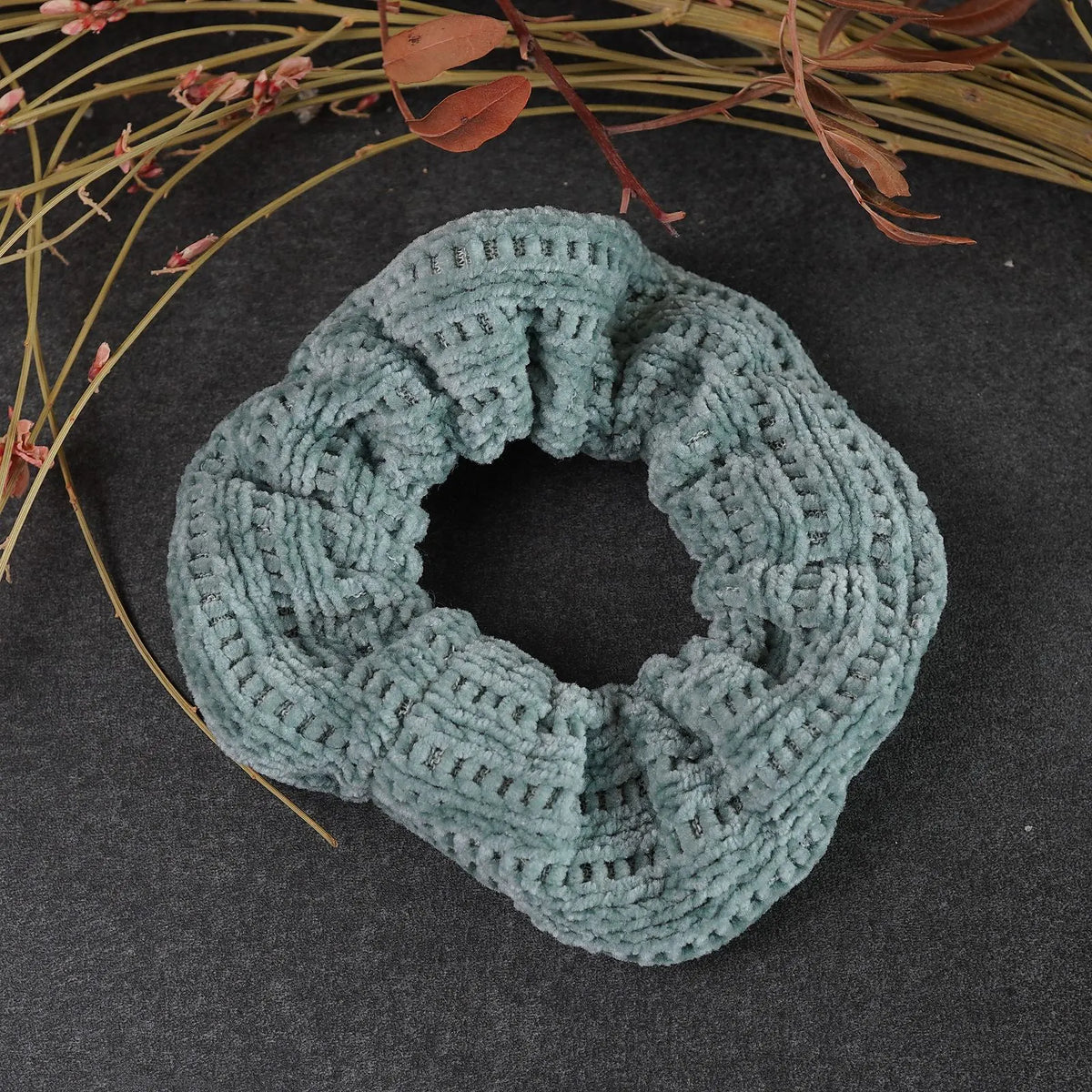 Großer salbeigrüner Haargummi / Scrunchie