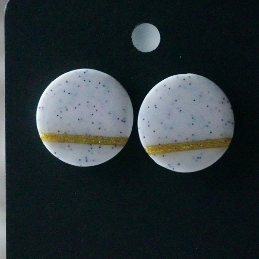 Runde Ohrringe (The Line) gepunktet angesteckt