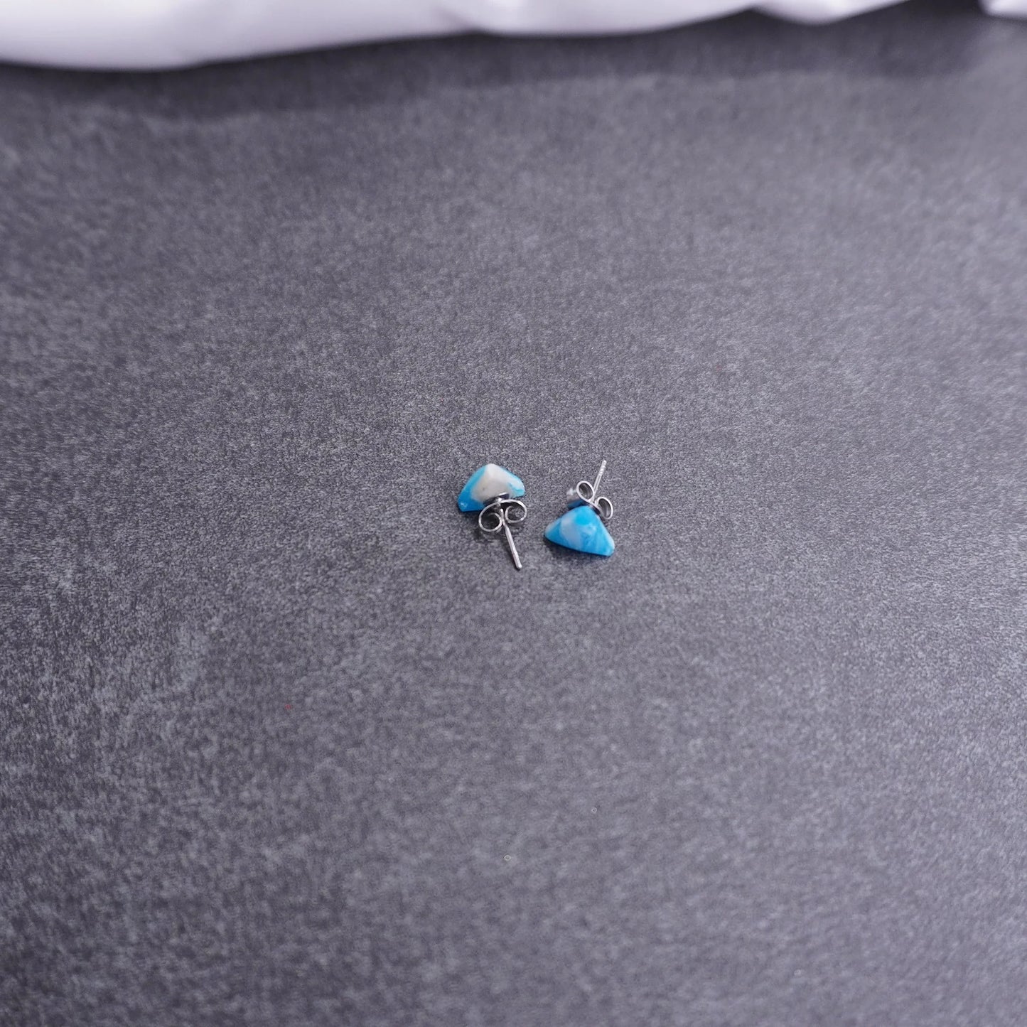 Kleine dreieckige Ohrringe (X-Mas)