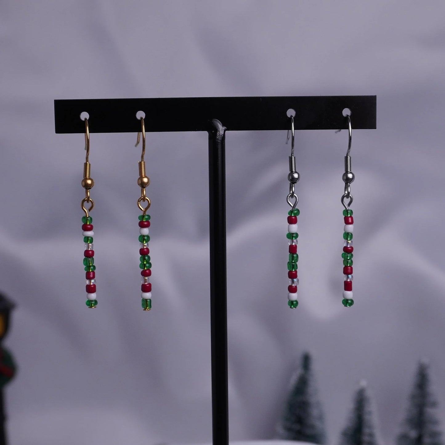 Längliche Ohrringe mit Glasperlen (X-Mas)