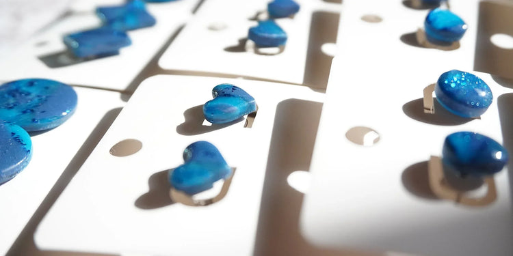 Dark Nightsky Kollektion Ohrringe liegend hellblau und glitzer