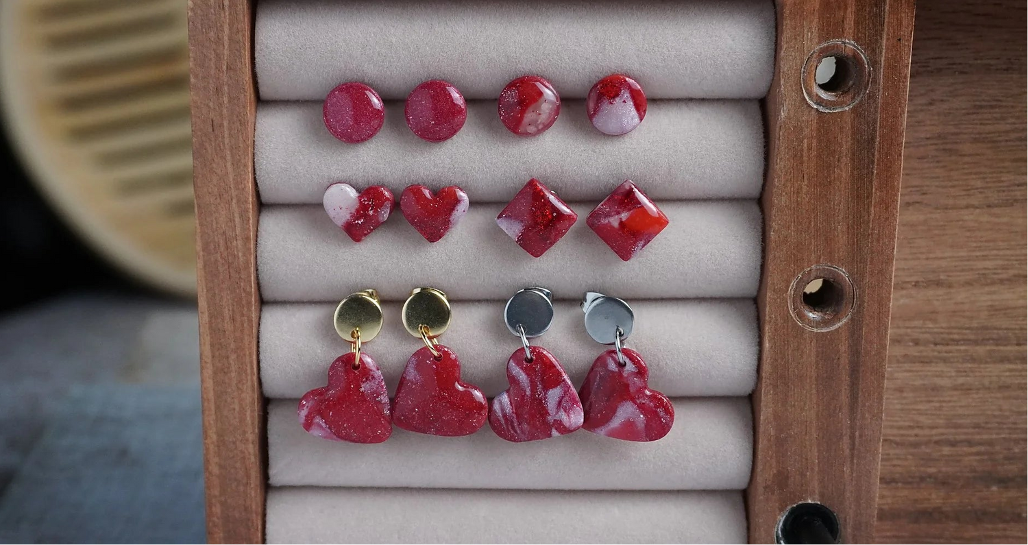 Red Velvet Kollektion Ohrringe in rot und weiß verschiedene Formen