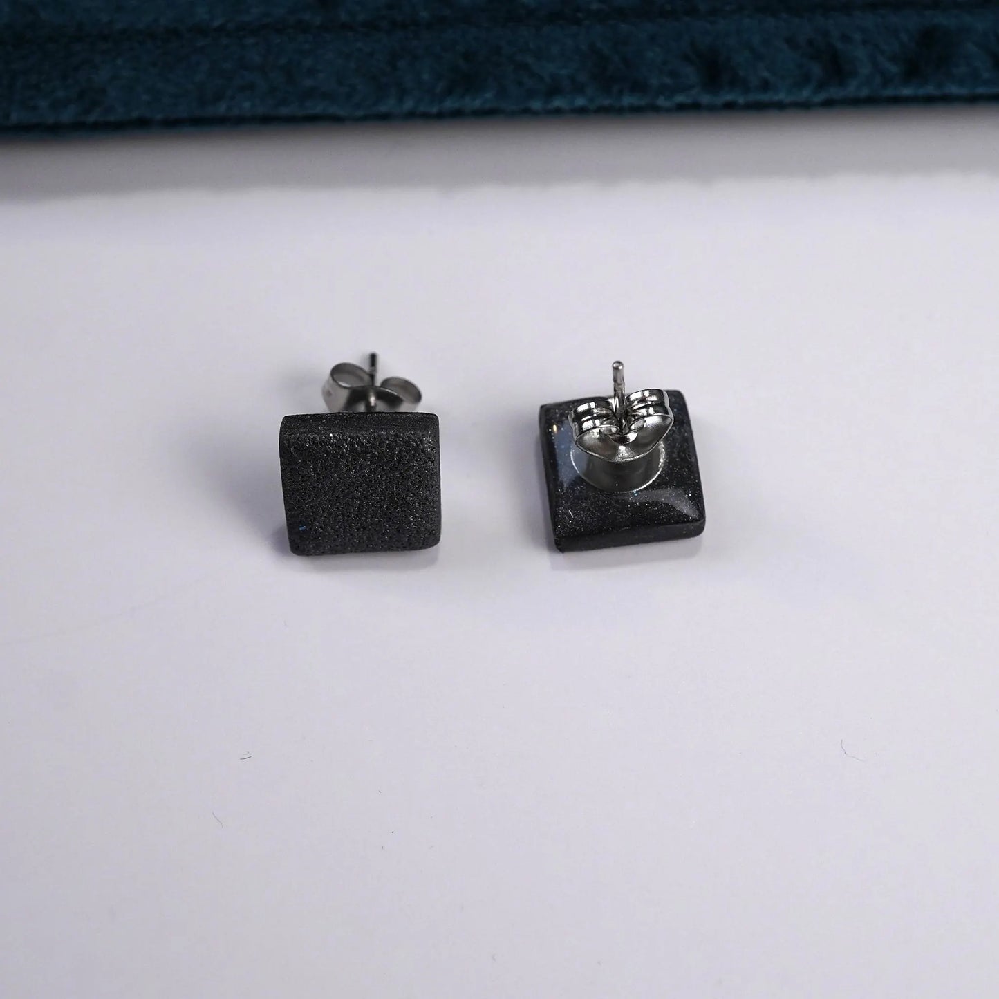 Anthrazite kleine quadratische Ohrringe (Basics)