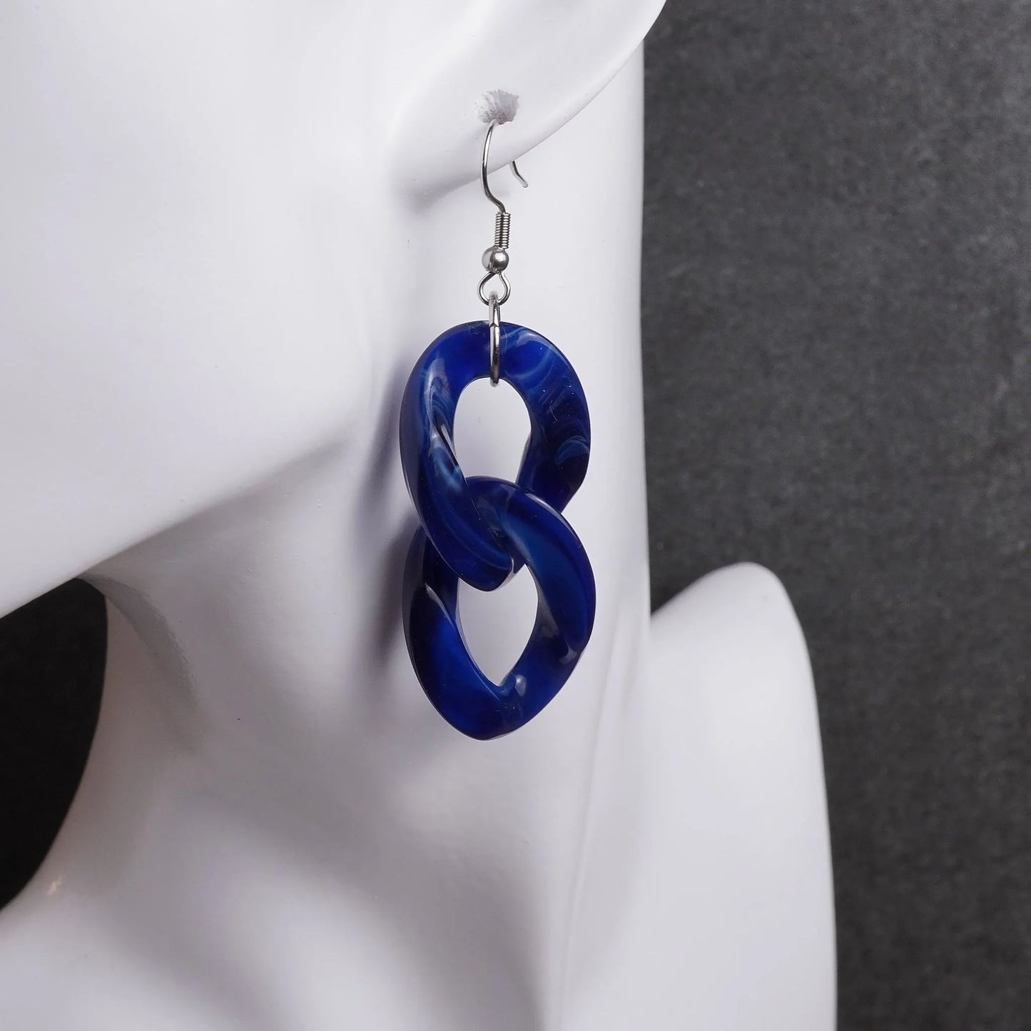 Blaue Ohrringe aus Acryl (Basics)