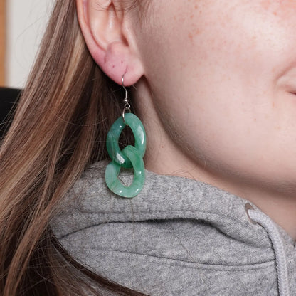 Grüne Ohrringe aus Acryl (Basics)