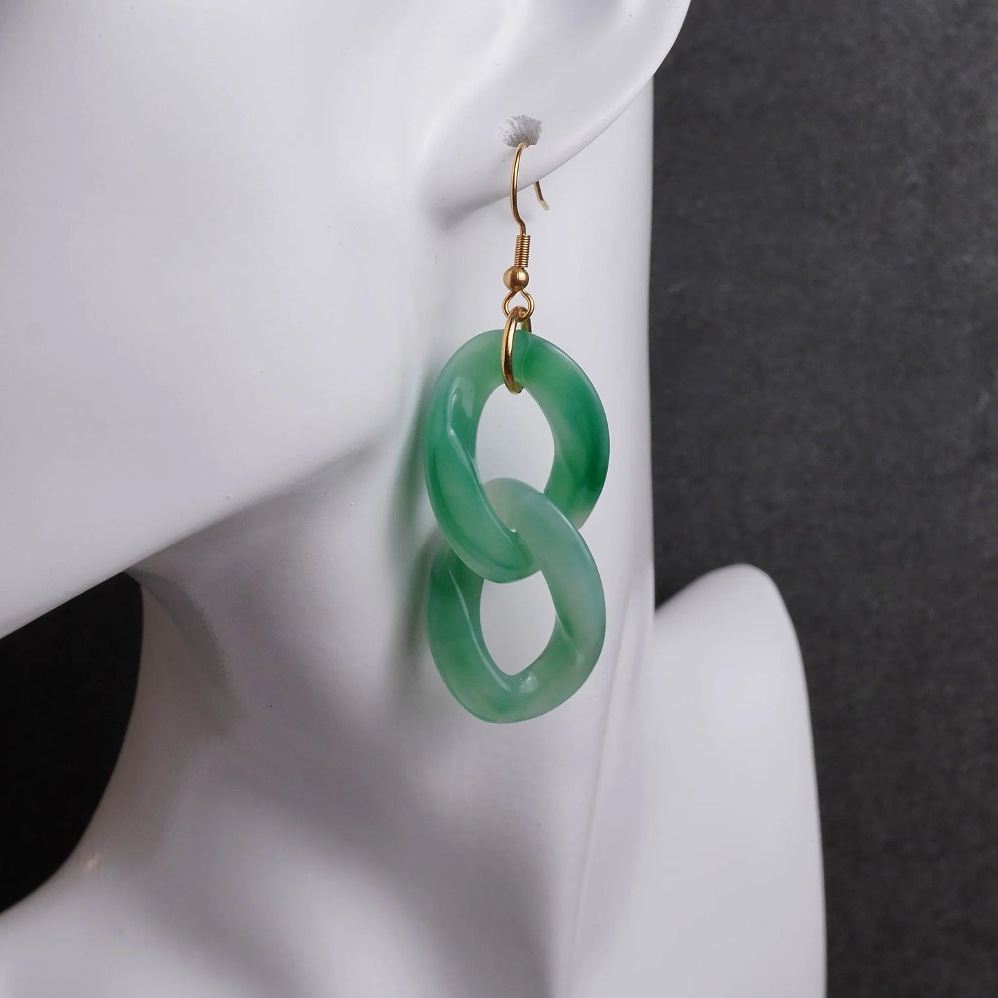 Grüne Ohrringe aus Acryl (Basics)