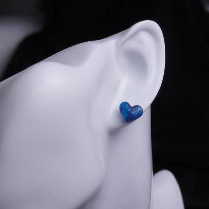 Kleine Herz-Ohrringe (Dark Nightsky) angesteckt