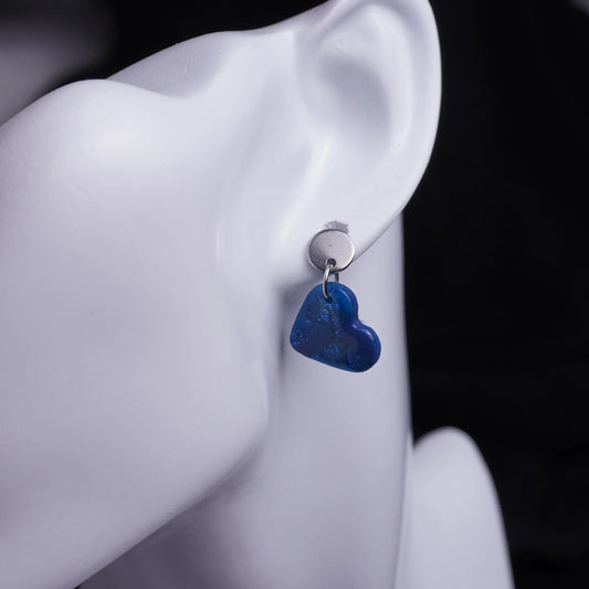 Herz-Ohrringe (Dark Nightsky) silberfarben angesteckt
