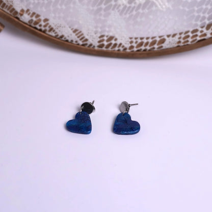 Herz-Ohrringe (Dark Nightsky) silberfarben liegend