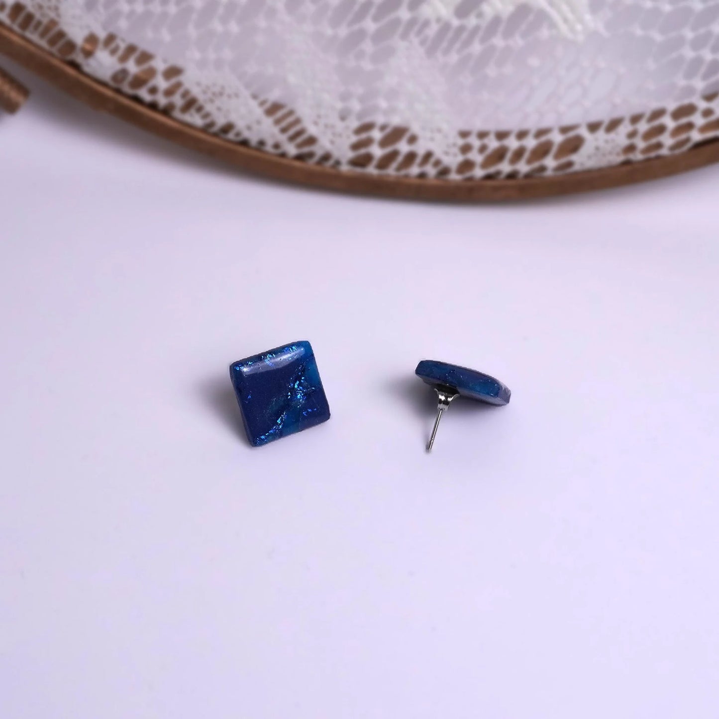 Quadratische Ohrringe (Dark Nightsky) liegend