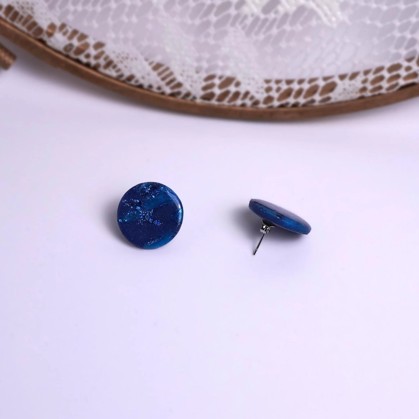 Runde Ohrringe (Dark Nightsky) liegend