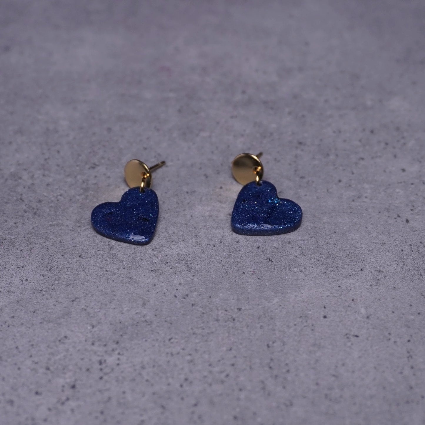 Herz-Ohrringe (Galaxy) goldfarben liegend