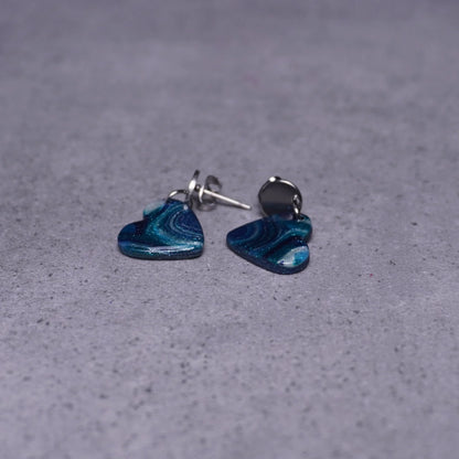 Grünliche Herz-Ohrringe (Galaxy) silberfarben liegend