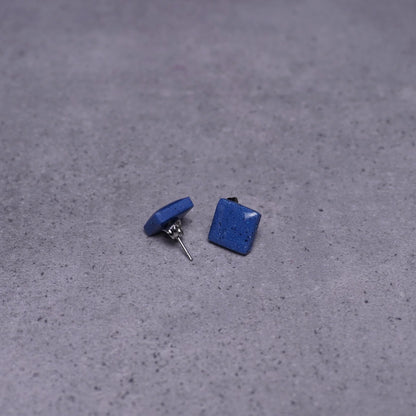 Kleine quadratische Ohrringe (Galaxy) liegend
