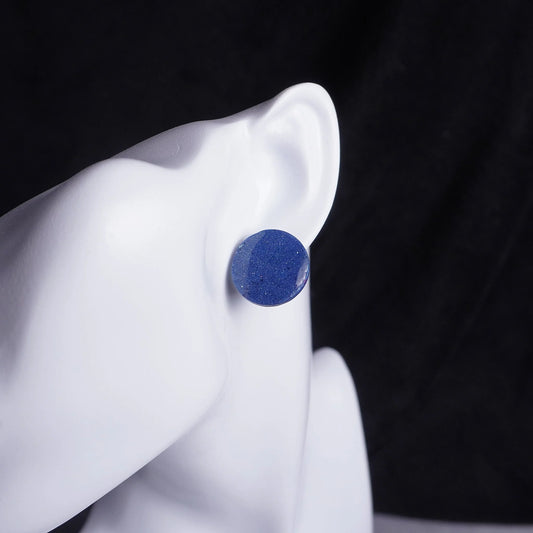 Runde Ohrringe (Galaxy) angesteckt