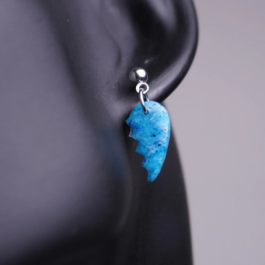 Halbe Herz-Ohrringe (Sea Snow) angesteckt