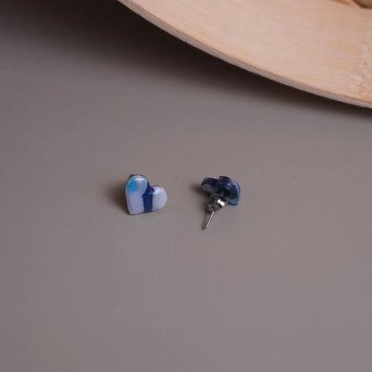 Kleine Herz-Ohrringe (Sea Snow) liegend