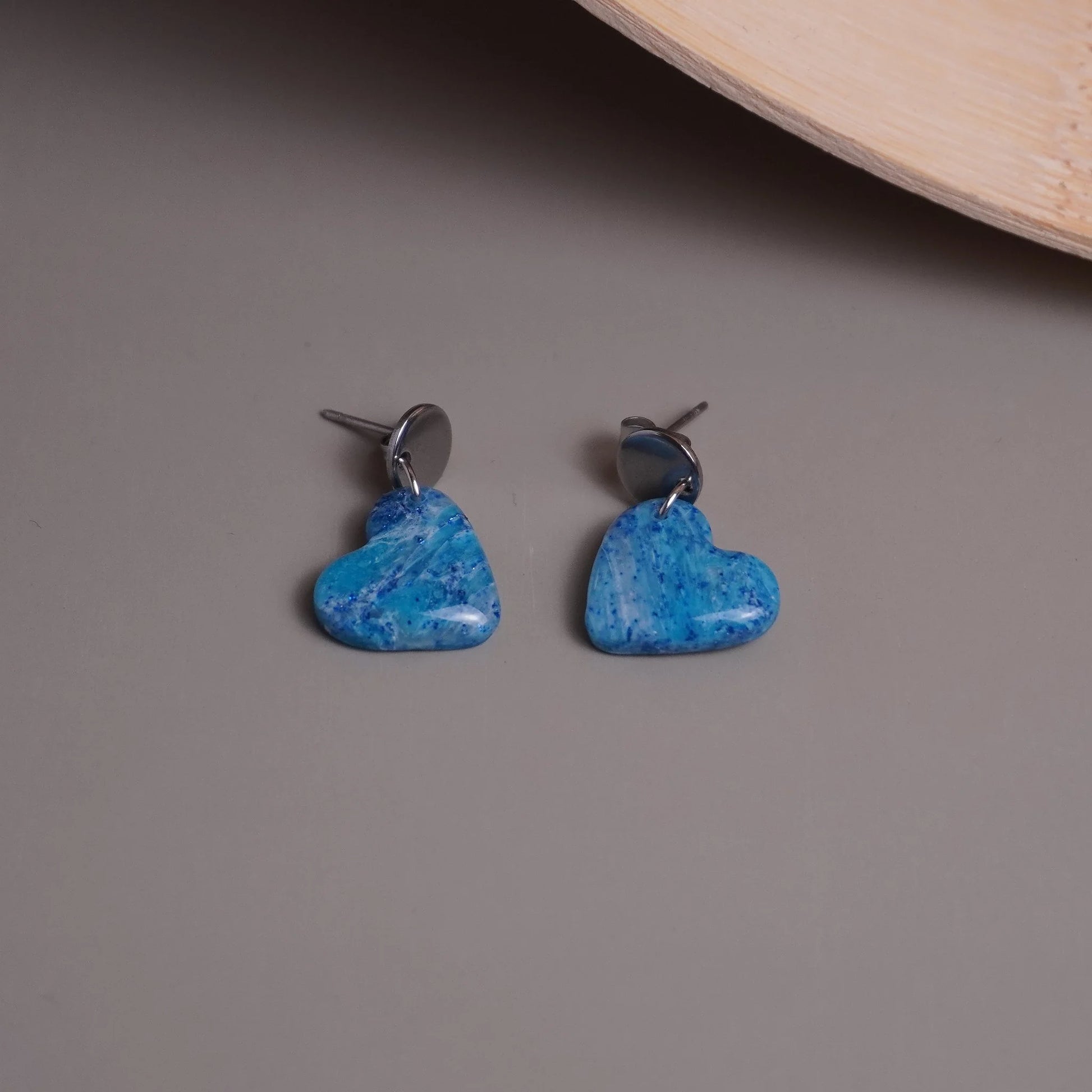 Herz-Ohrringe (Sea Snow) silberfarben liegend