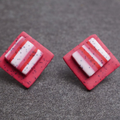 Gepunktete quadratische Ohrringe mit Mini-Quadrat (Valentinstag)