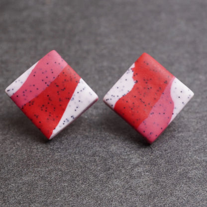 Gepunktete quadratische Ohrringe mit Rot, Weiß und Rosa (Valentinstag)