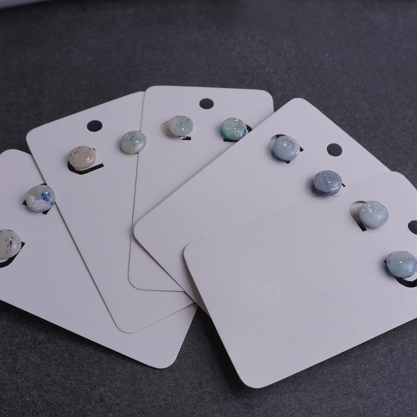 Kleine glitzernde runde Ohrringe (X-Mas)