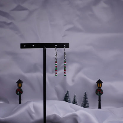 Längliche Ohrringe mit Glasperlen (X-Mas)